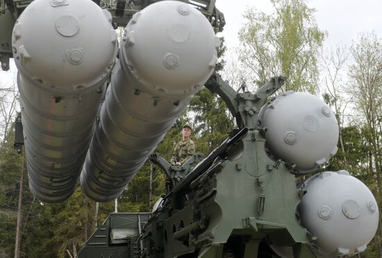 Surface to air-misile regiment drills in Moscow Region
