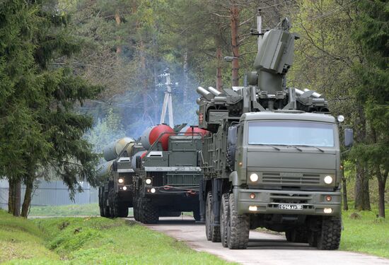Surface to air-misile regiment drills in Moscow Region