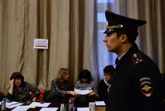 Moscow residents meet with prefects to discuss relocation program