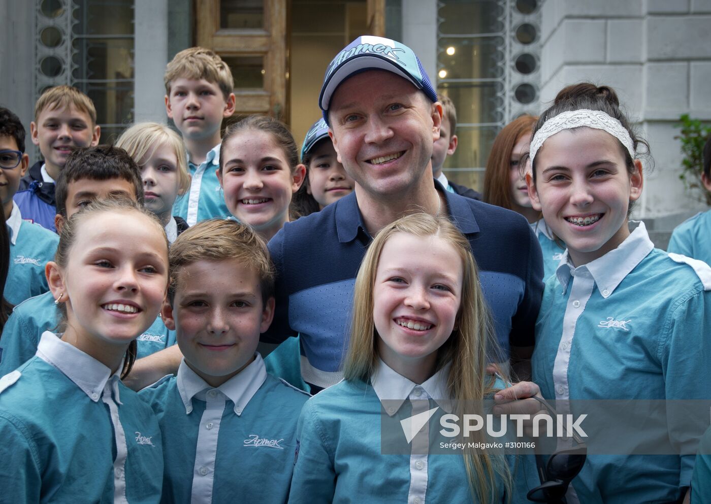 Actor Yevgeny Mironov visits Artek children's center