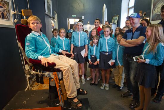 Actor Yevgeny Mironov visits Artek international children's center