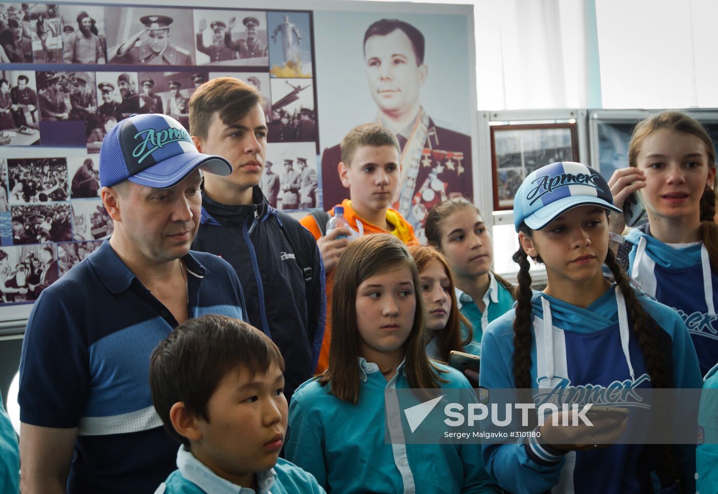 Actor Yevgeny Mironov visits Artek international children's center