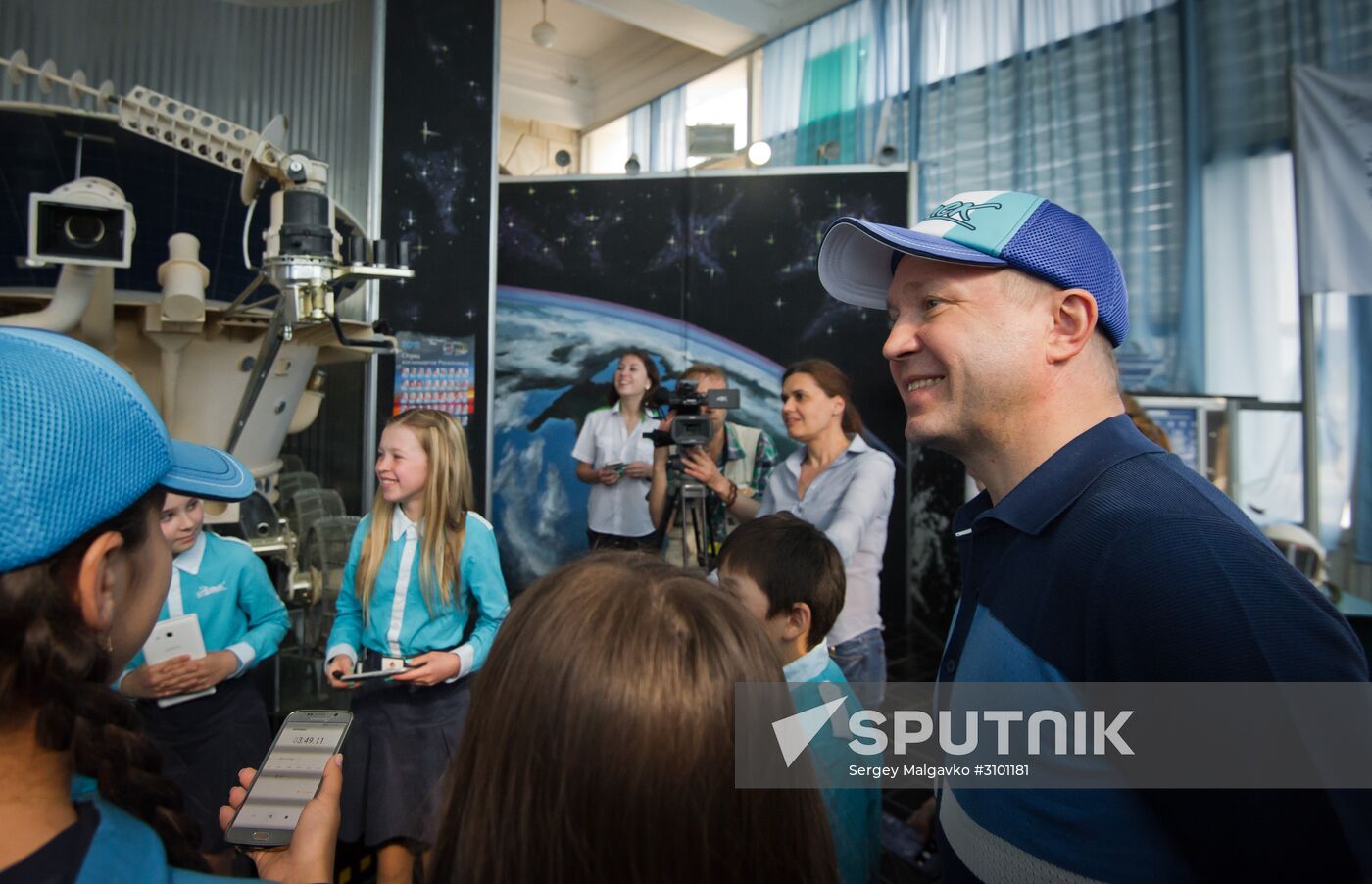 Actor Yevgeny Mironov visits Artek international children's center