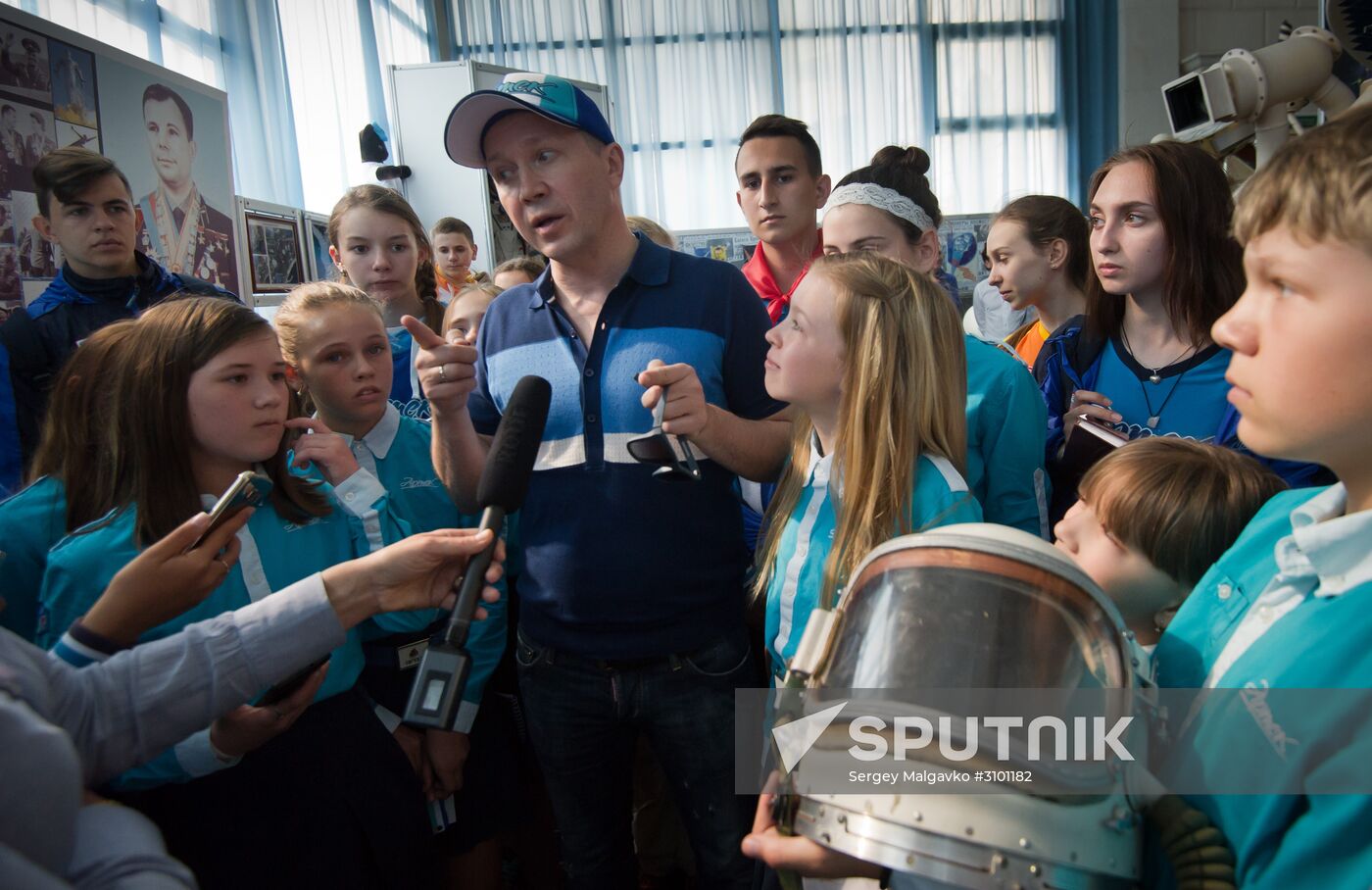 Actor Yevgeny Mironov visits Artek international children's center