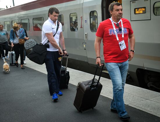Russian national hockey team arrives in Paris
