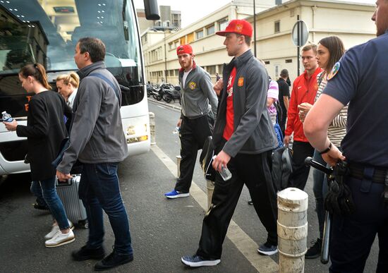 Russian national hockey team arrives in Paris