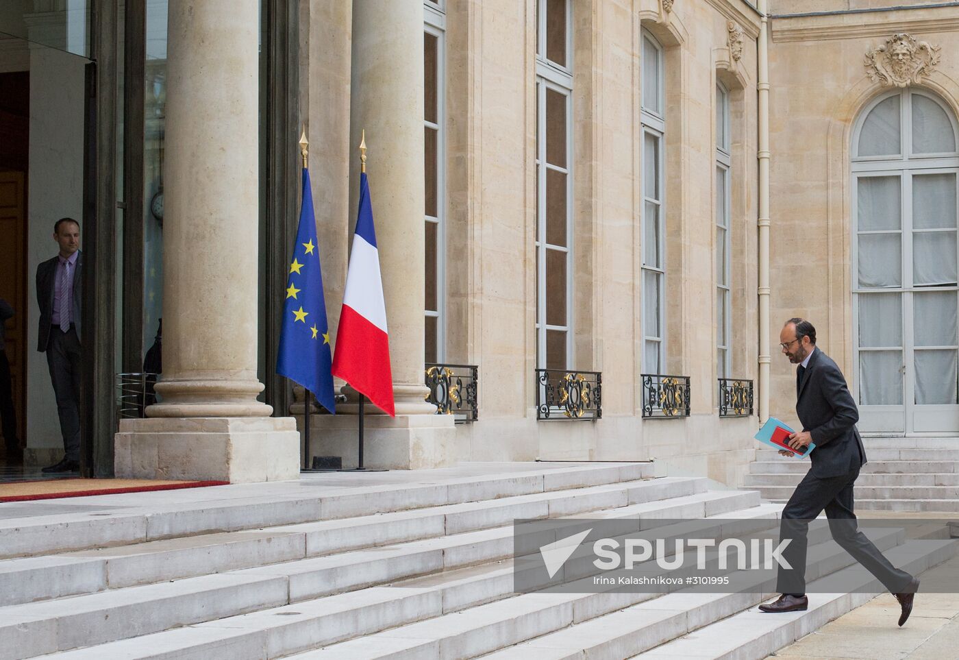 First meeting of new French cabinet