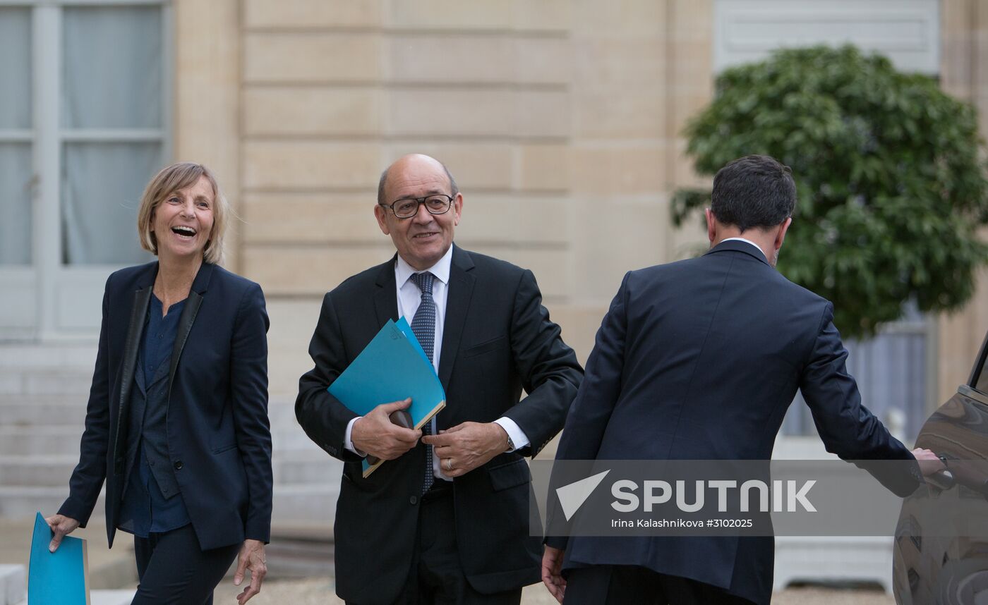 First meeting of new French cabinet