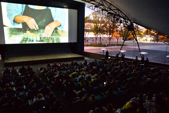 Open-air movie theater opens at Garage Museum of Contemporary Art