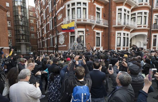 Sweden's prosecutors drop investigation into Assange case