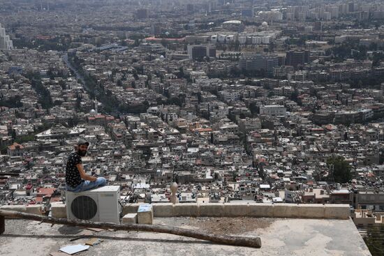 Peaceful life in Damascus