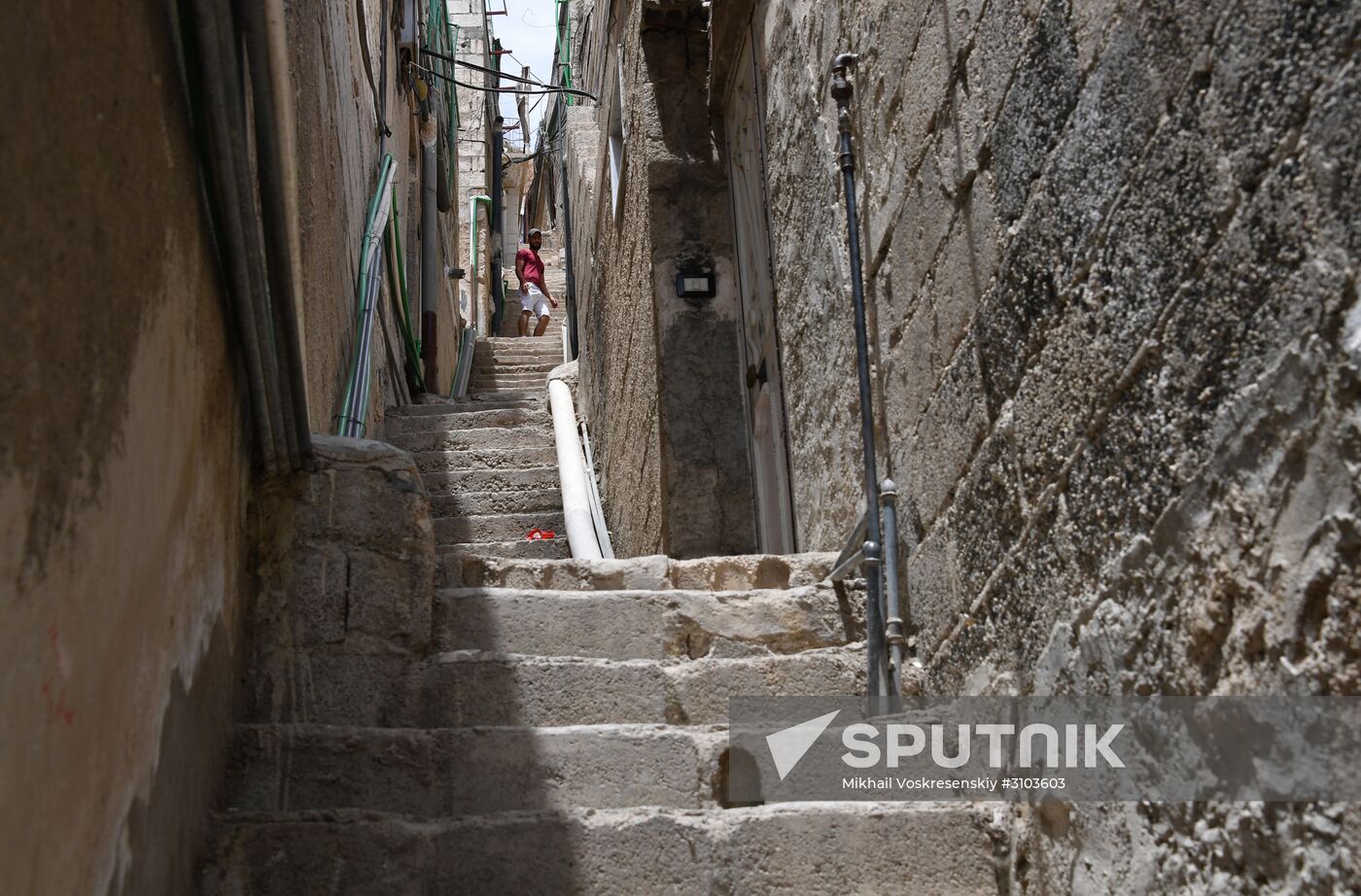 Peaceful life in Damascus