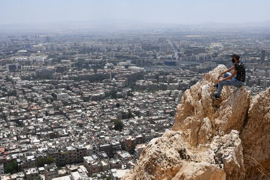 Peaceful life in Damascus