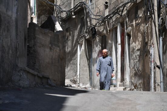 Peaceful life in Damascus