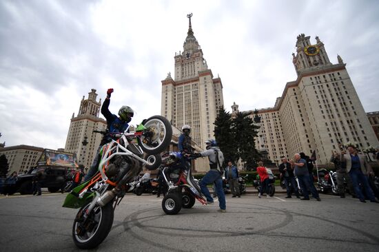 Russian bike rally over Russia's Golden Ring cities