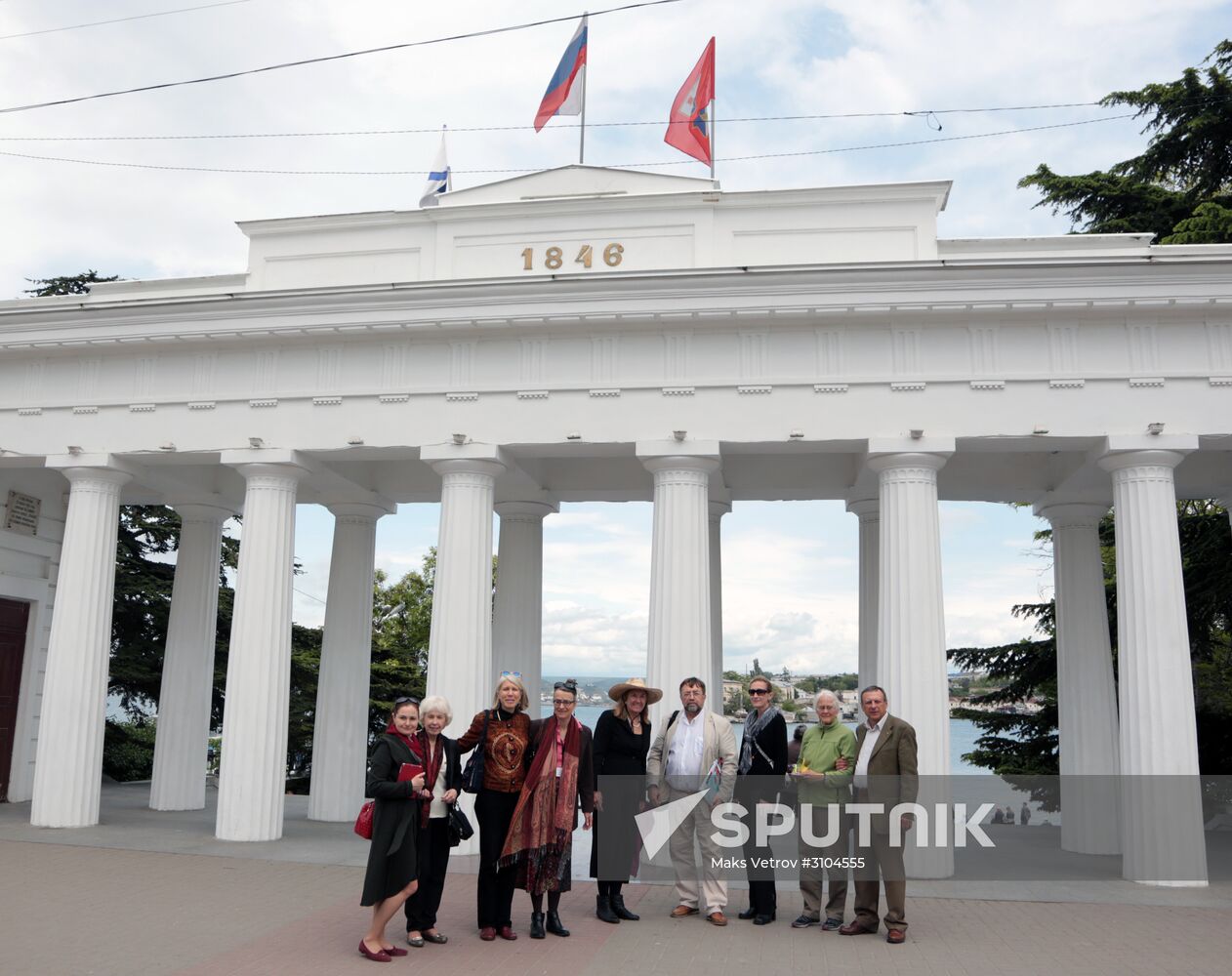 A US delegation visits Crimea