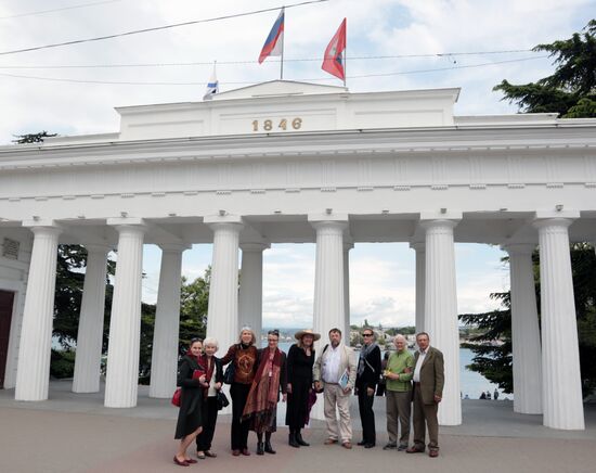 A US delegation visits Crimea