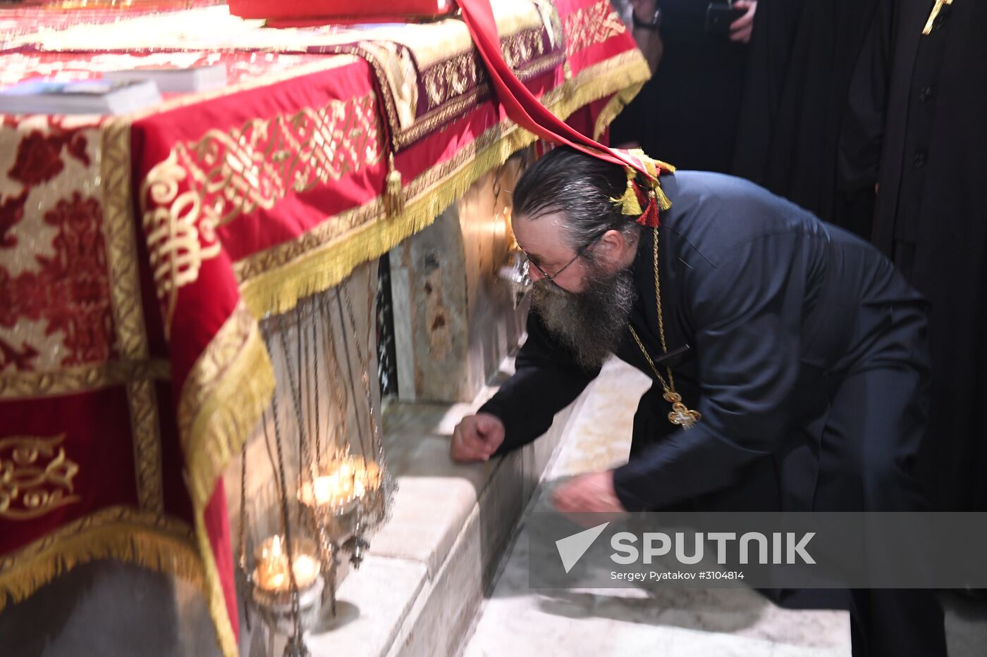 Relics of St. Nicholas travel from Italy to Russia