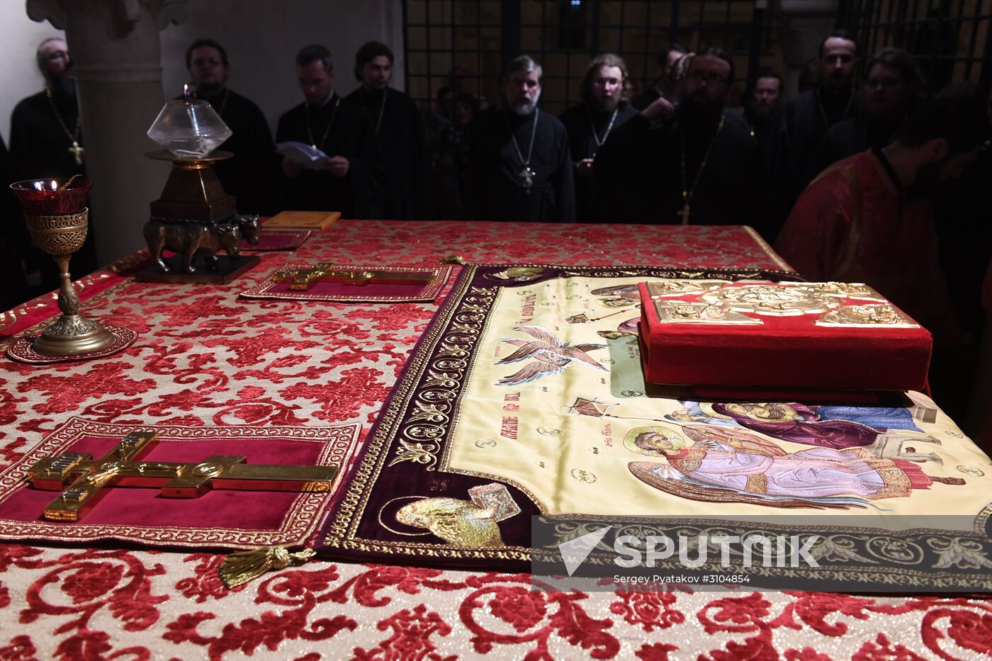 Relics of St. Nicholas travel from Italy to Russia