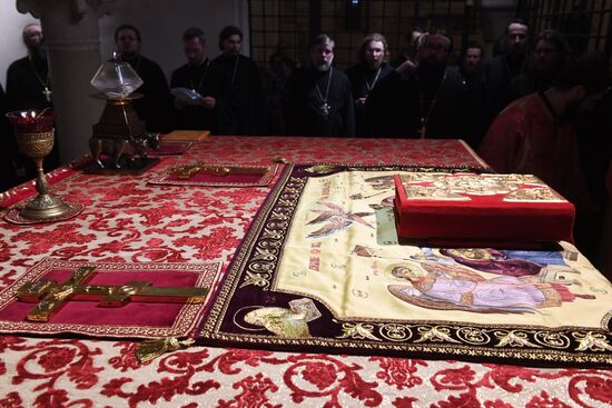 Relics of St. Nicholas travel from Italy to Russia