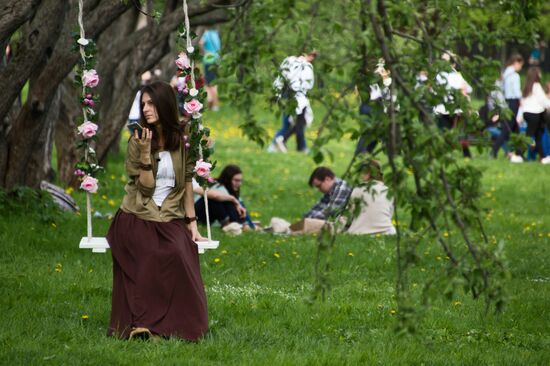 Trees start blooming in Moscow