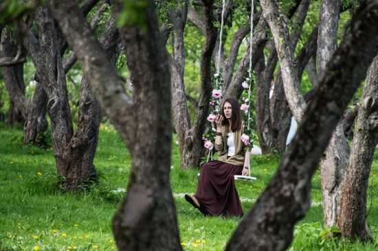 Trees start blooming in Moscow