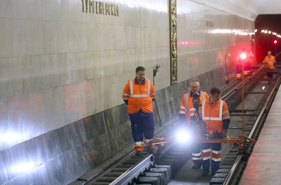 Railway track possession on Kaluzhsko-Rizhskaya metro line