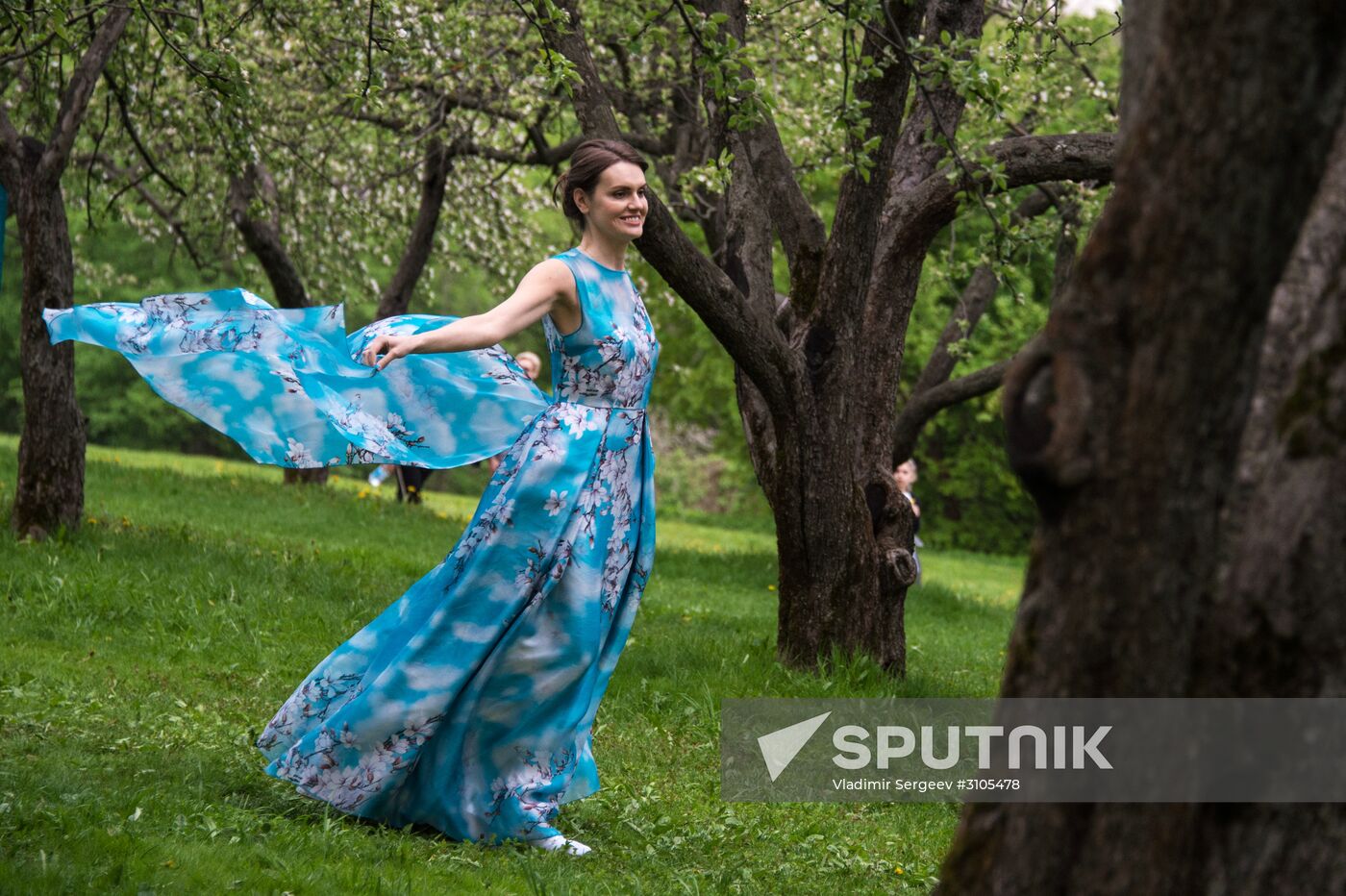 Trees start blooming in Moscow