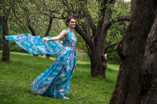 Trees start blooming in Moscow