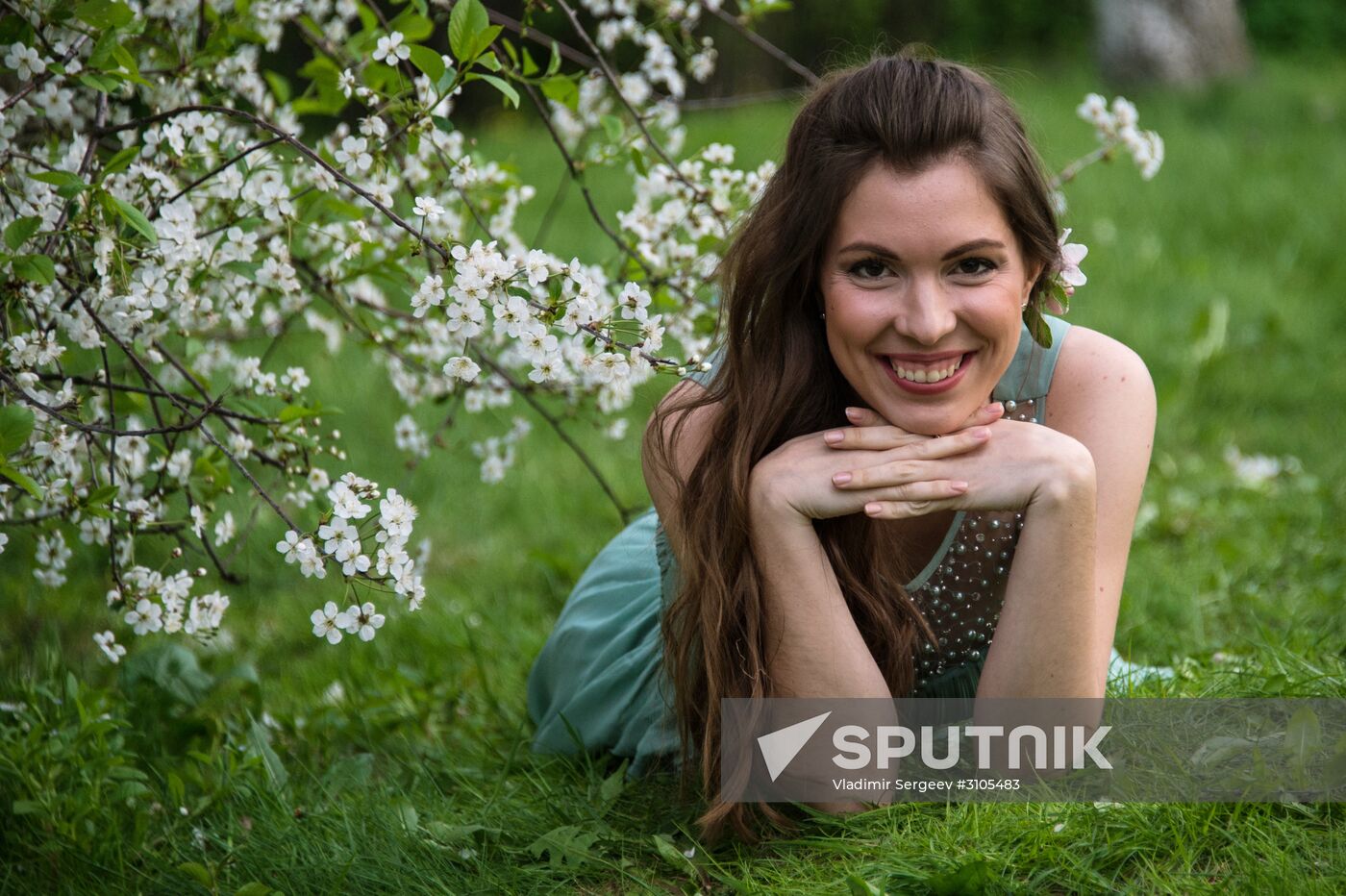 Trees start blooming in Moscow