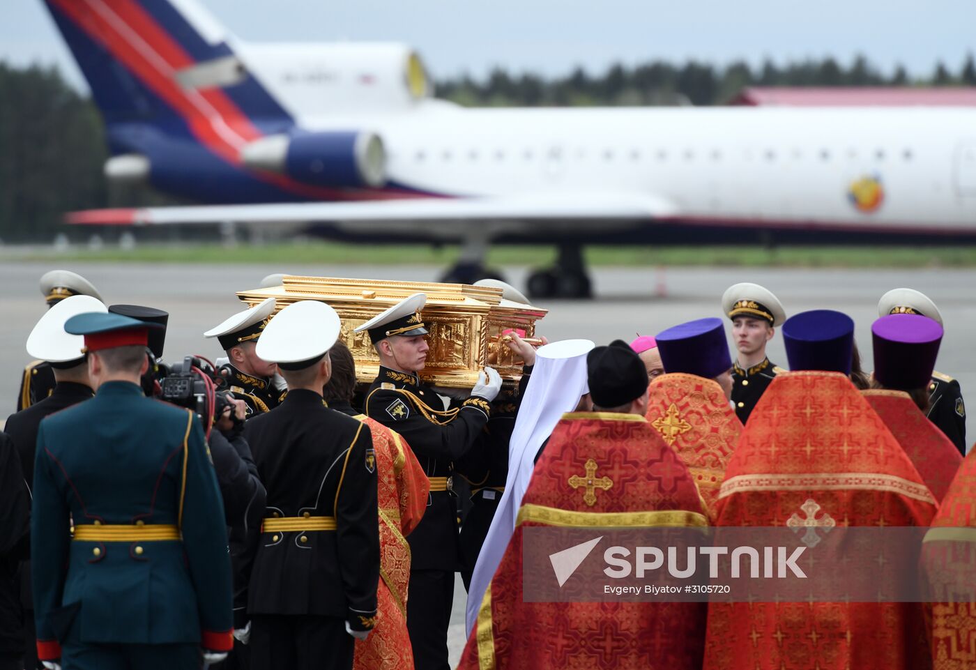 Saint Nicholas relics arrive in Moscow