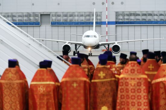 Saint Nicholas relics arrive in Moscow