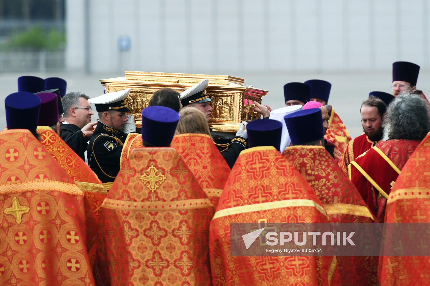 Saint Nicholas relics arrive in Moscow