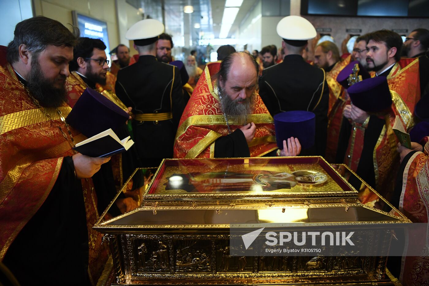 Saint Nicholas relics arrive in Moscow