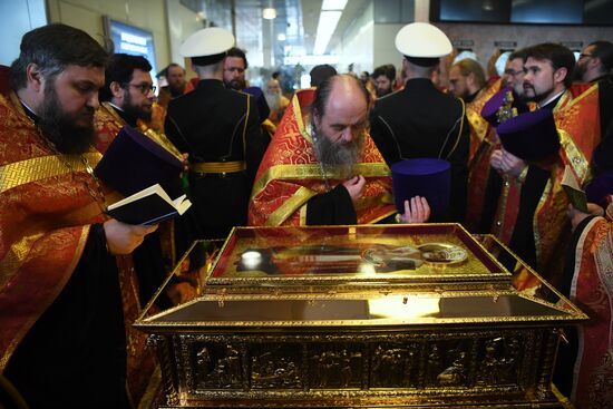 Saint Nicholas relics arrive in Moscow