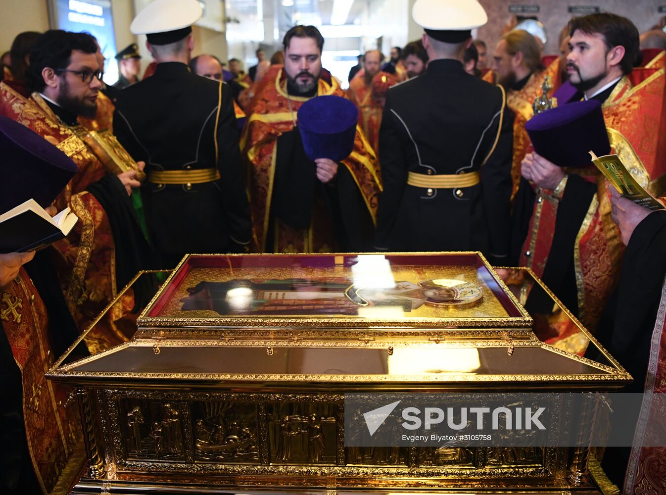 Saint Nicholas relics arrive in Moscow