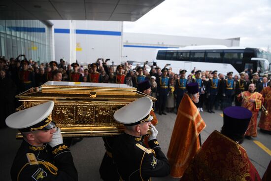 Saint Nicholas relics arrive in Moscow
