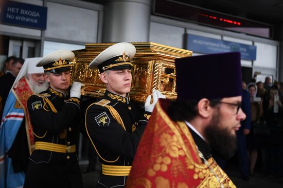 Saint Nicholas relics arrive in Moscow