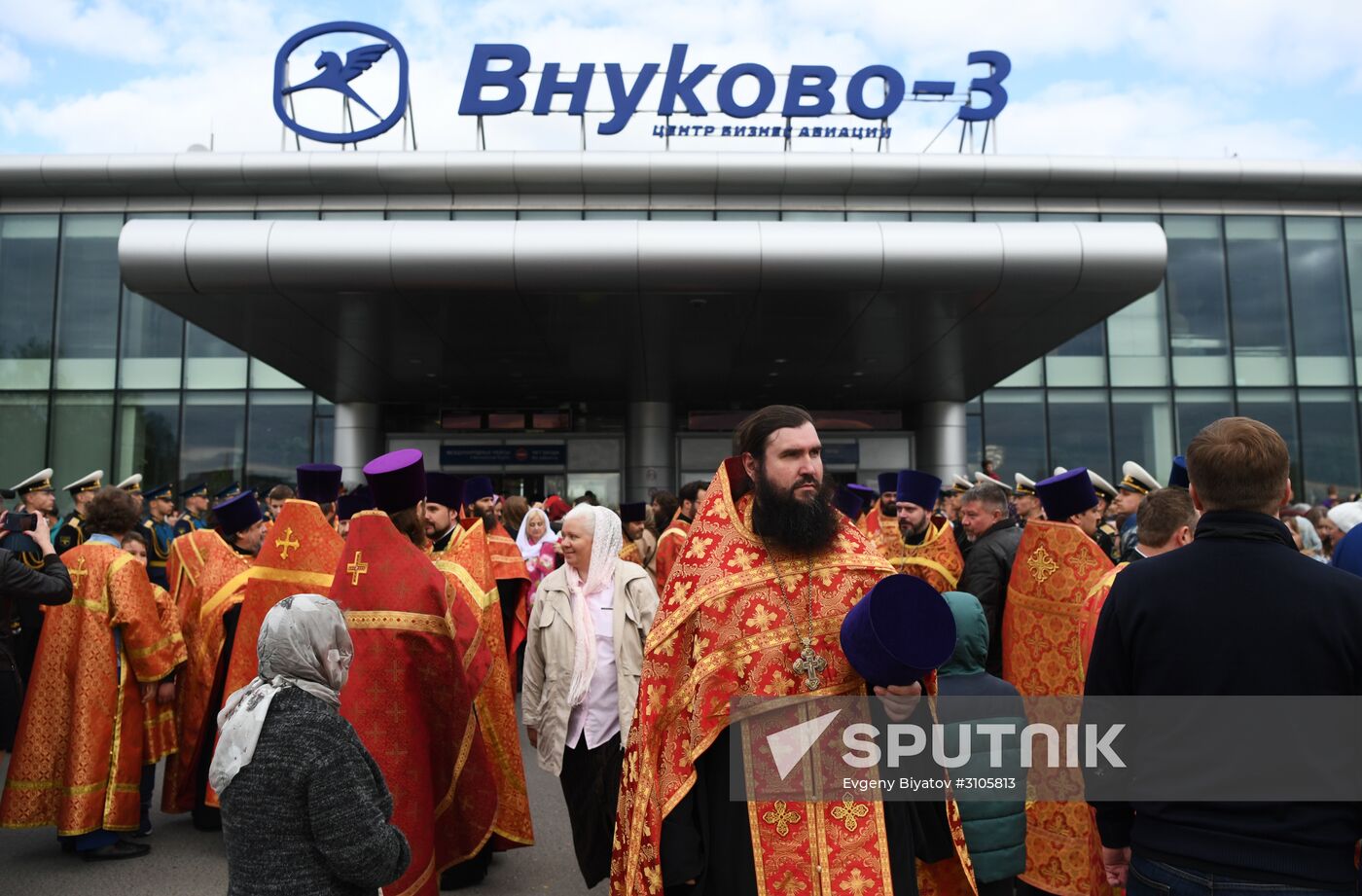 Saint Nicholas relics arrive in Moscow