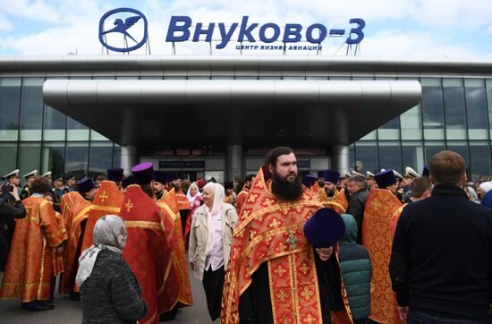 Saint Nicholas relics arrive in Moscow