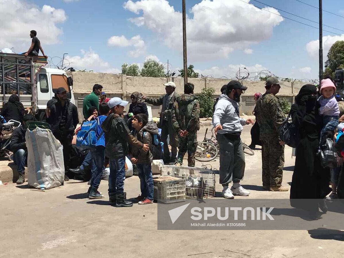 Last stage of militants' evacuation from Al Waer, Homs