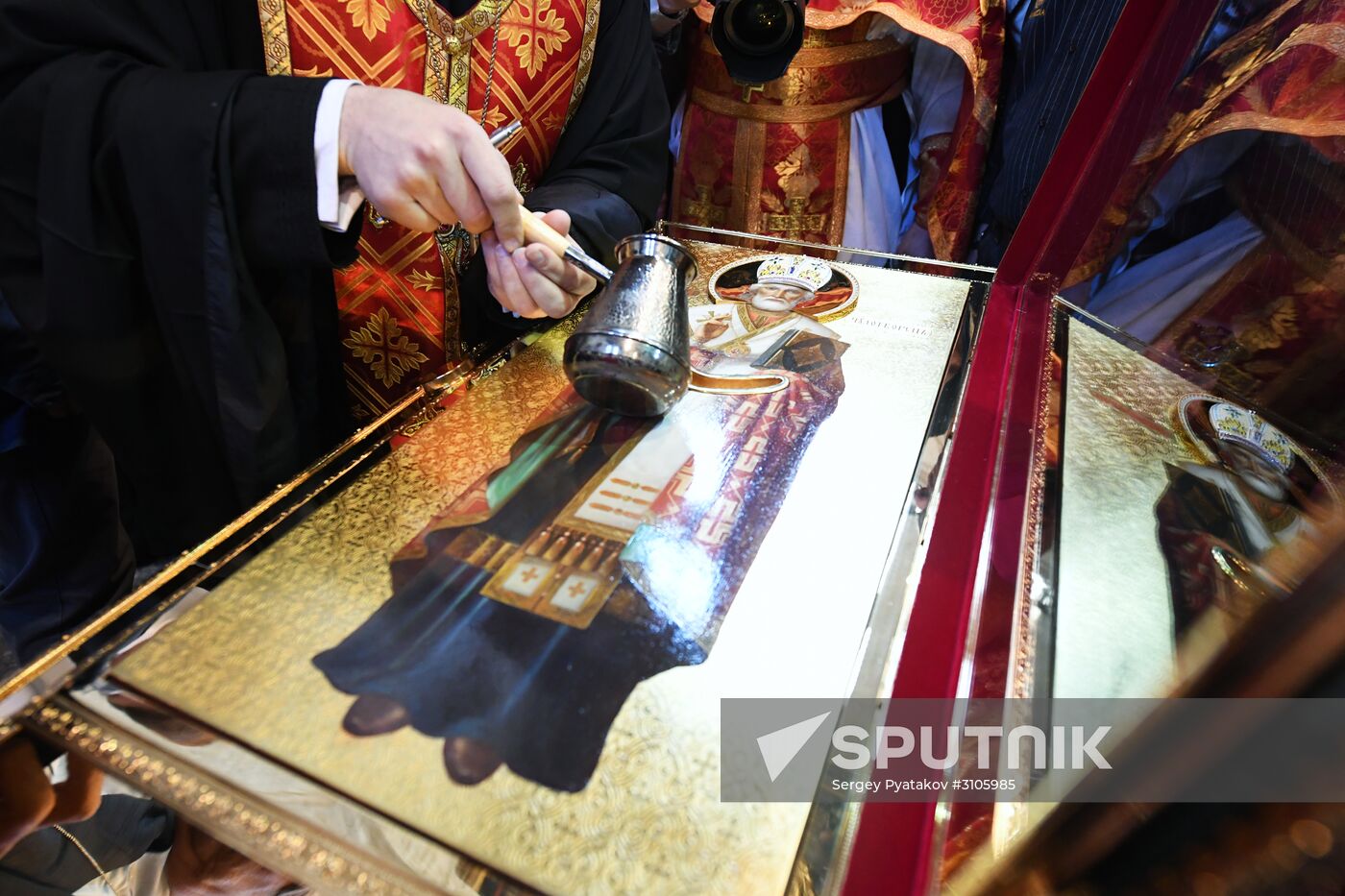 Relics of St. Nicholas travel from Italy to Russia