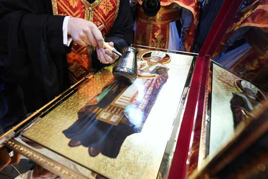 Relics of St. Nicholas travel from Italy to Russia