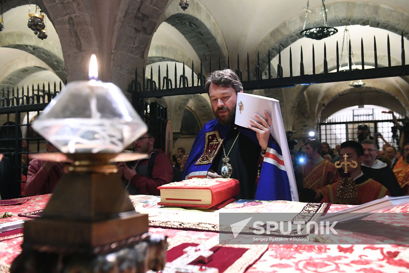 Relics of St. Nicholas travel from Italy to Russia