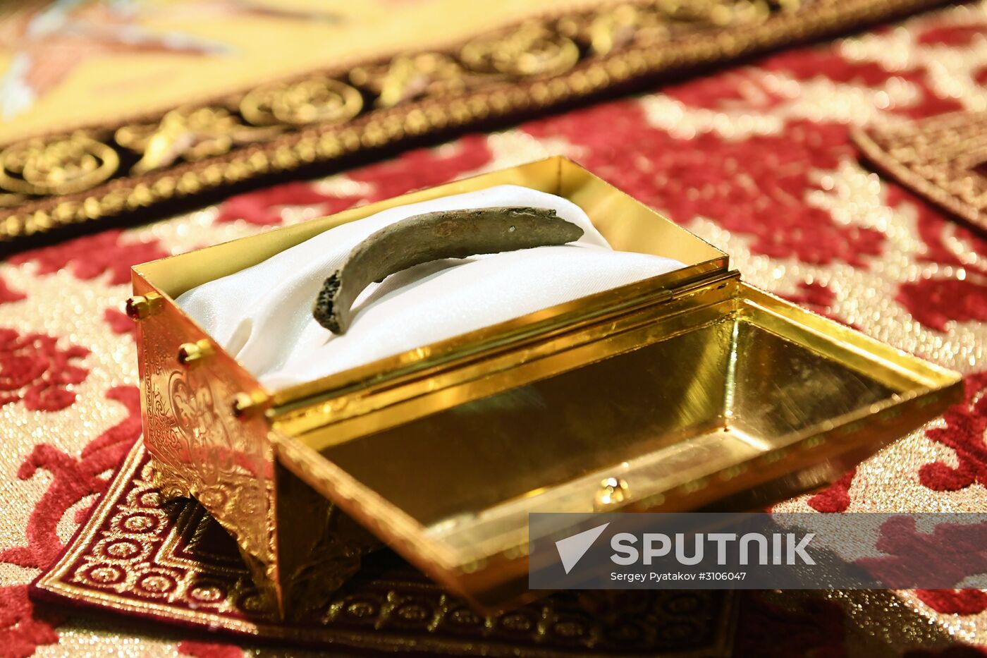 Relics of St. Nicholas travel from Italy to Russia