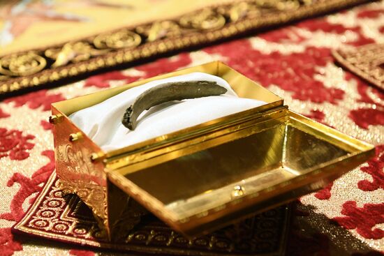 Relics of St. Nicholas travel from Italy to Russia