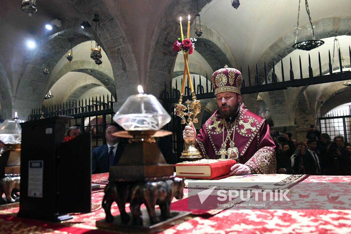 Relics of St. Nicholas travel from Italy to Russia