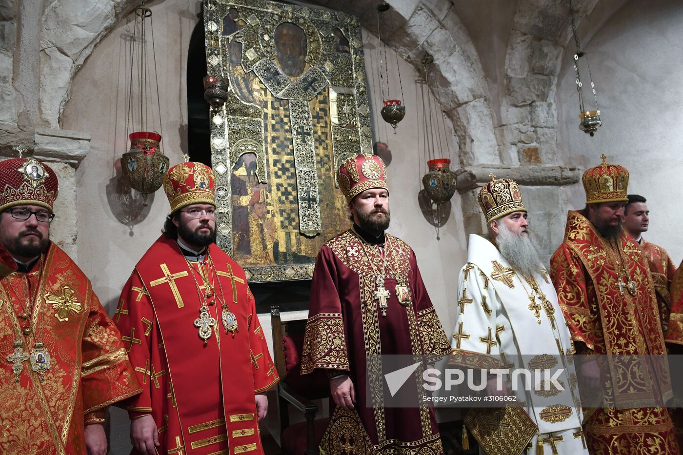 Relics of St. Nicholas travel from Italy to Russia