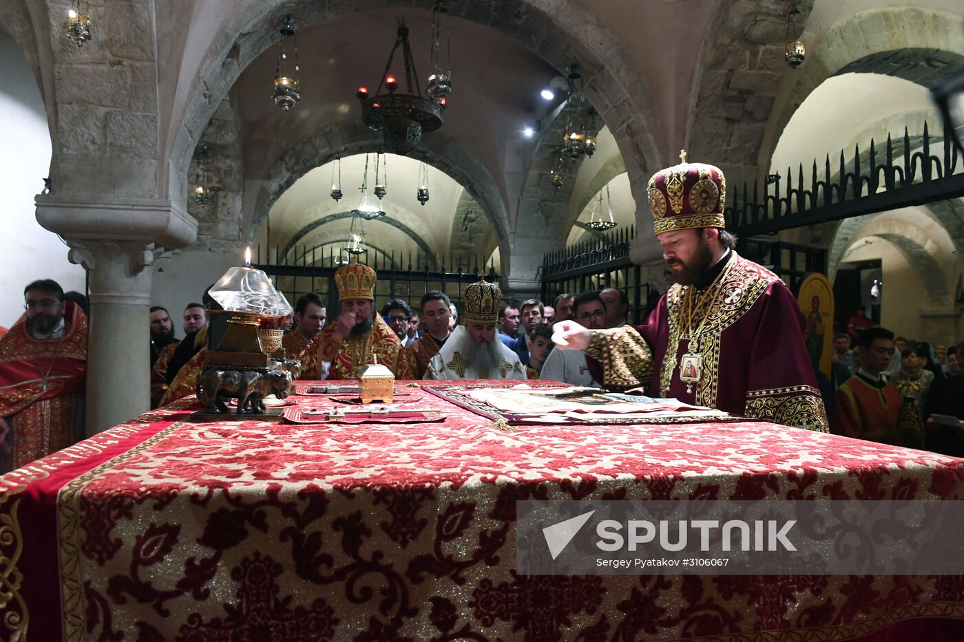 Relics of St. Nicholas travel from Italy to Russia