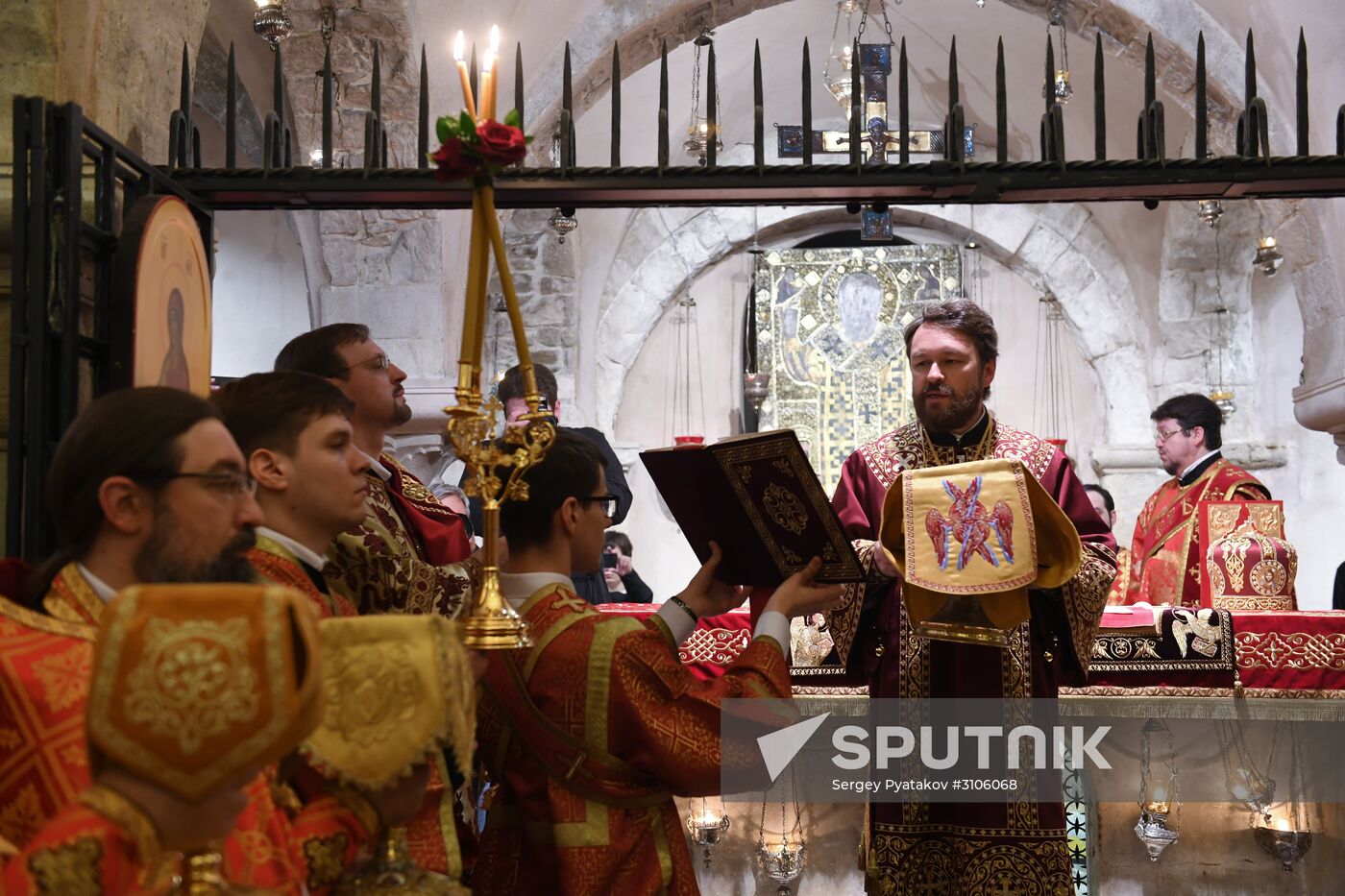 Relics of St. Nicholas travel from Italy to Russia